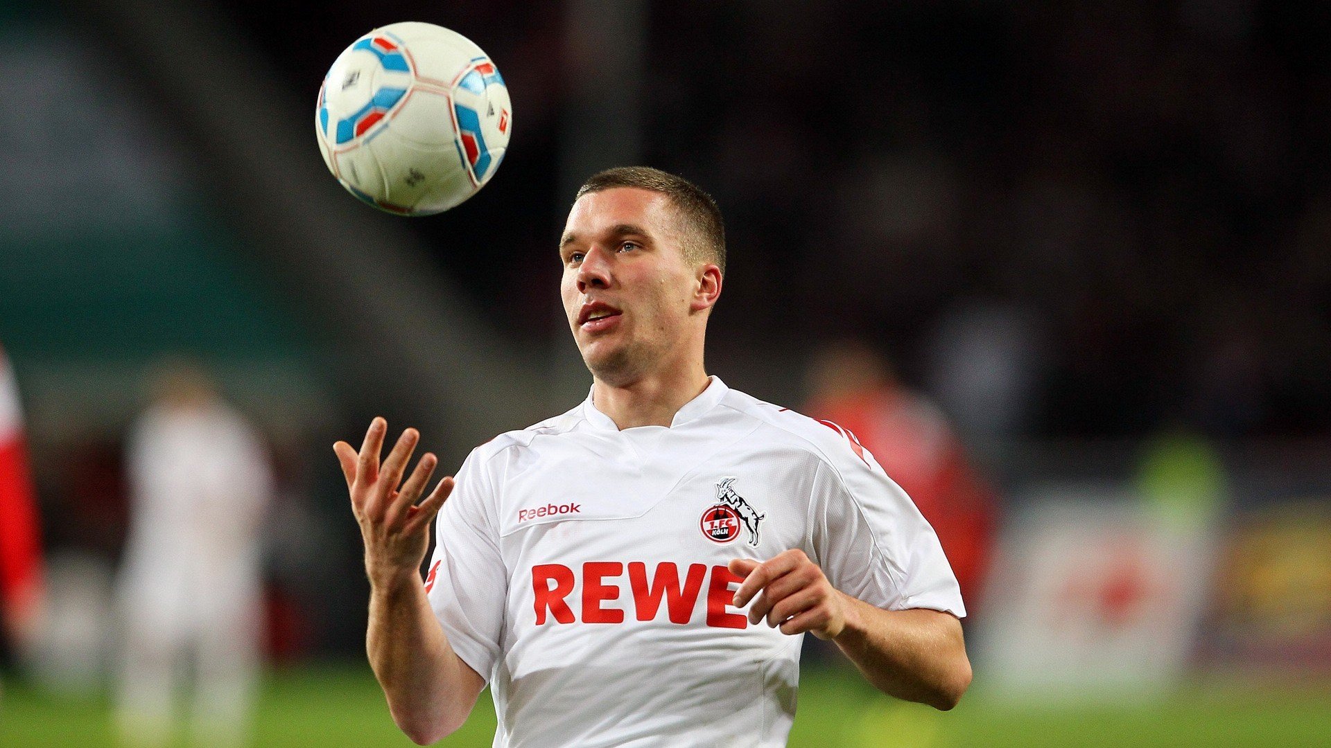 闪耀主帅：球队不会一味防守，斯拉维亚主场进攻非常出色